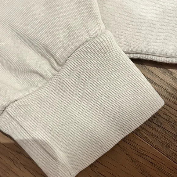 BRANDY MELVILLE CREWNECK - Picture 8 of 9